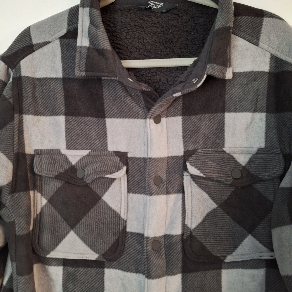 Men's Classic Checkered Shirt Jacket - Picture 3 of 9